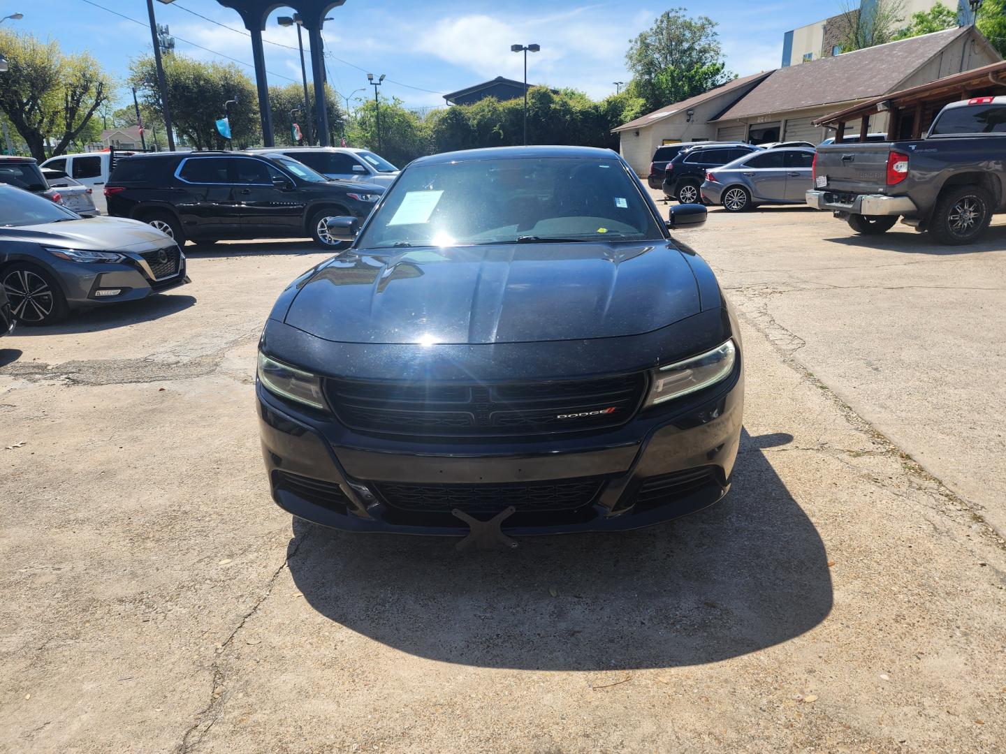 2018 Dodge Charger SE (2C3CDXBG1JH) with an 3.6L V6 DOHC 24V engine, 8A transmission, located at 945 E. Jefferson Blvd, Dallas, TX, 75203, (214) 943-7777, 32.752514, -96.811630 - Photo#1